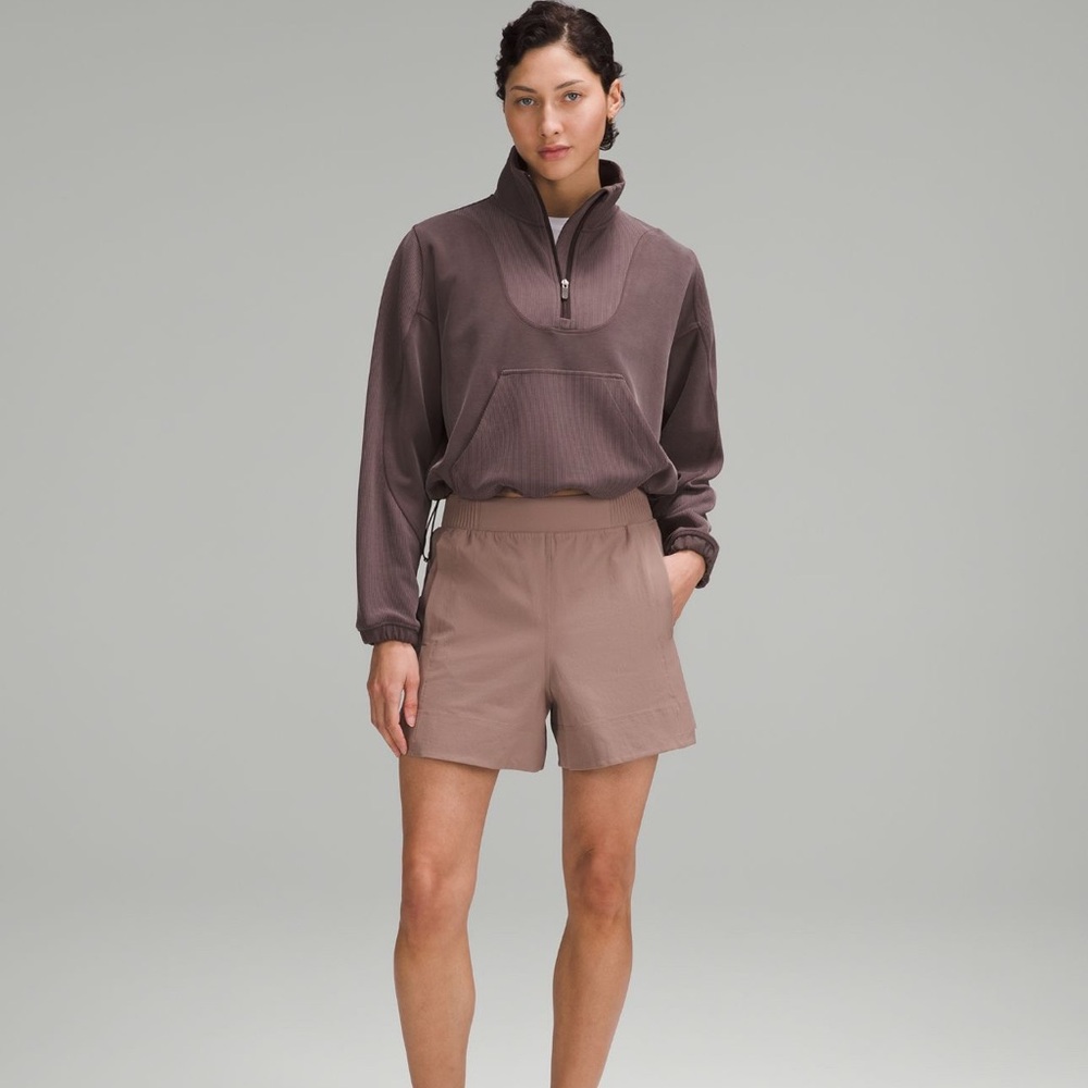 Lululemon stretch woven high rise short in sz XS